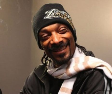 GAFĂ DE PROPORŢII a lui Snoop Dogg. Cum a ajuns cel mai FAIMOS rapper în România: Facem PORC la proţap şi îi făm să mănânce. Să vină cu ALAIUL