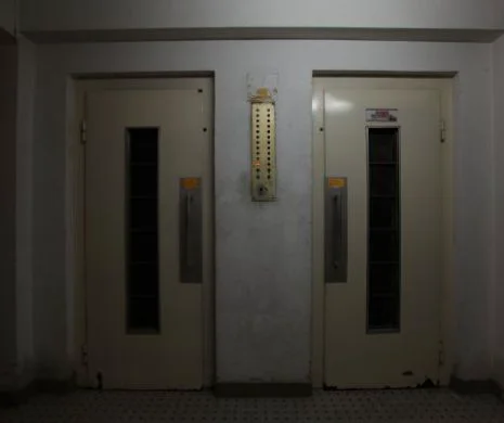 Povestea şocantă a cadavrului din lift O femeie a murit după ce a rămas blocată între etaje timp de o lună