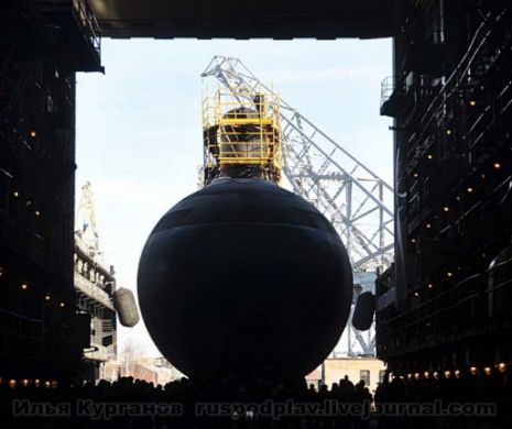Rusia a lansat la apă MARELE NOVGOROD B-268, submarinul de elită cu ajutorul căruia PUTIN VREA SĂ DOMINE mările şi OCEANELE LUMII l Foto