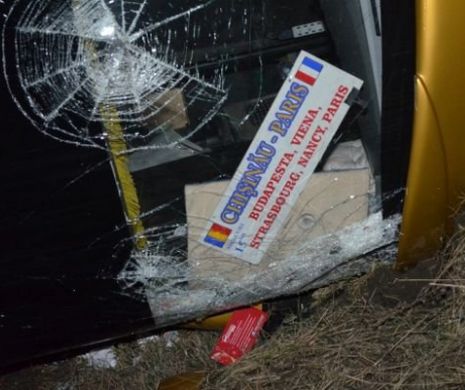 Un AUTOCAR s-a răsturnat lângă Paşcani. Şapte persoane au fost rănite | VIDEO
