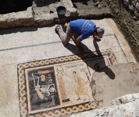 Arheologii au descoperit un MOZAIC vechi de 2.400 de ani cu un MESAJ NĂUCITOR | FOTO