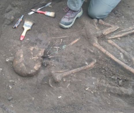 Descoperire de senzaţie în Prahova. Mai multe MORMINTE vechi de 5000 de ani au fost descoperite pe un teren de lângă Ploieşti