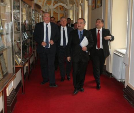 Emil Boc și-a depus candidatura din partea PNL și nu a ascultat de sfaturile date de Traian Băsescu