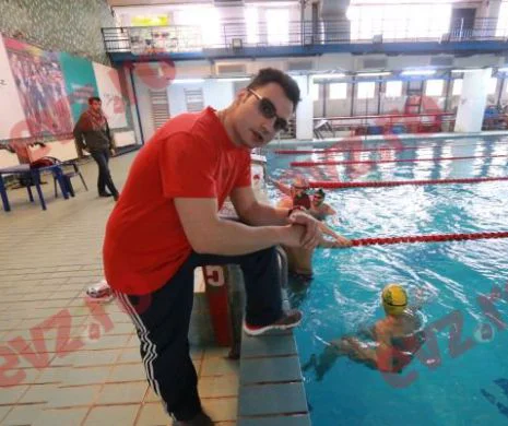 Halal educație! O antrenoare de înot instigă copiii la bătaie!