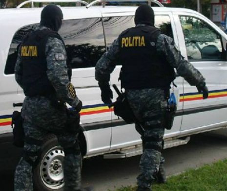 Hoţi opriţi cu focuri de armă la Târgu Secuiesc. Maşina suspecţilor a fost lovită de gloanţele Poliţiei