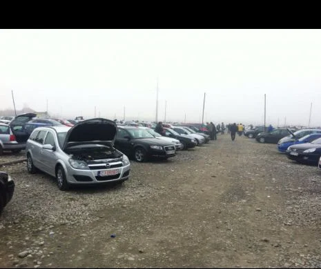 INTERLOPI DEZLĂNȚUIȚI la Cluj. Două grupuri de romi S-AU MĂCELĂRIT într-o piață auto. Patru oameni au fost ÎNJUNGHIAȚI