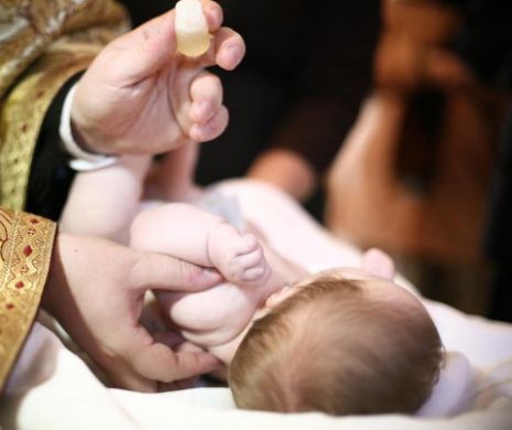 Îţi cauţi naşi pentru botez? Atenţie, mămici! Ar trebui să ştiţi lucrurile acestea