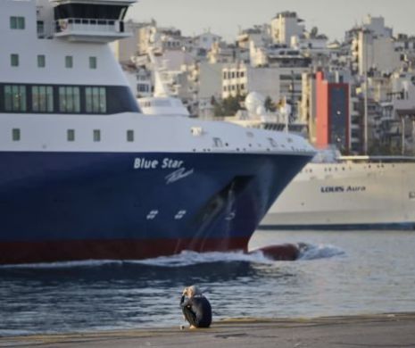 Portul Pireu, vândut chinezilor. Tsipras, invitat la Beijing
