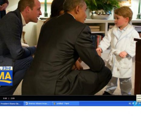 POVESTEA FOTOGRAFIEI senzaţionale în care PRINŢUL GEORGE, îmbrăcat în pijama, dă mâna cu Preşedintele Statelor Unite, BARACK OBAMA