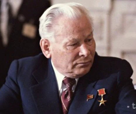 Prima PĂCĂLEALĂ de 1 Aprilie pe Internet: Liderul Uniunii Sovietice intră pe CHAT cu popoarele occidentale