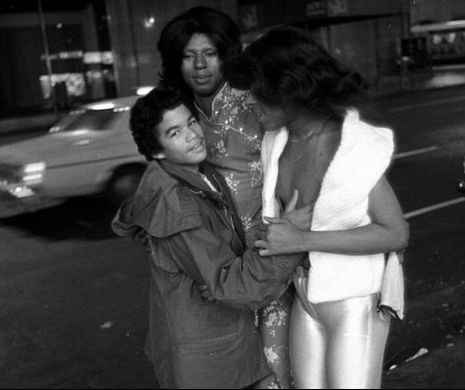 PROSTITUATELE MINORE din Times Square în 1970, surprinse într-o serie de IMAGINI şocante | GALERIE FOTO