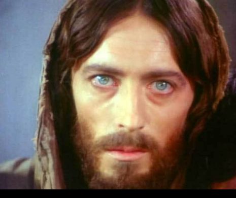 Te uitai la „Iisus din Nazaret”? Așa arată ACUM celebrul actor care l-a interpretat magistral pe Mântuitor!