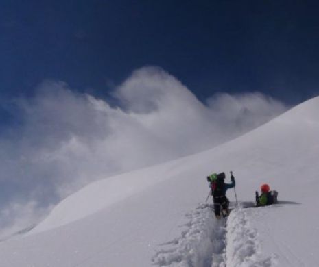 Antrenament pe ”vârful morții” pentru o premieră mondială. Alpinistul Colibășanu escaladează cel mai periculos vârf din lume