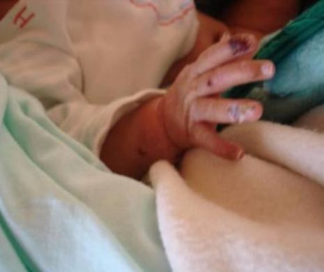 Bebeluş aruncat într-o pungă şi găsit pe o stradă în Bucureşti
