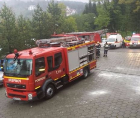 BREAKING NEWS. Incendiu puternic la un hotel din judeţul Braşov. Aproximativ 120 de turişti au fost evacuaţi