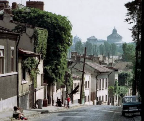 Fantoma unui cartier ras de pe faţa pământului bântuie încă amintirile bucureştenilor. “Era Paradisul. Viaţa în Uranus avea conturul blând al unei icoane afumate”. IMAGINI tulburătoare