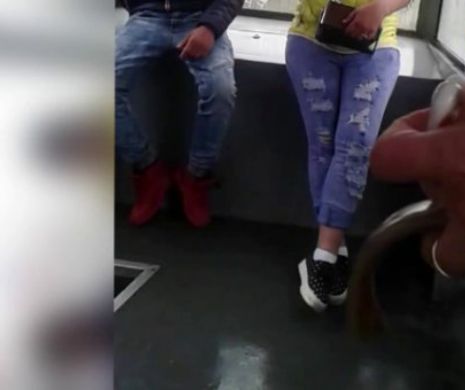 Scene violente surprinse in tramvaiul 41, din Capitala. Ce s-a intamplat pentru ca doi tineri ascultau manele prea tare. VIDEO