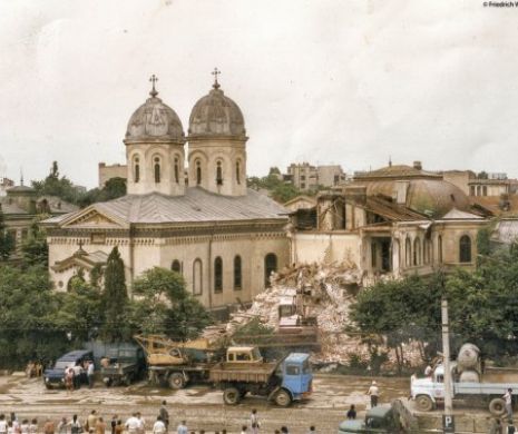 SINGURA imagine color de la DEMOLAREA Bisericii Sfânta Vineri. Militarii şi muncitorii au refuzat, după prima zi, să mai participe la demolare. Comuniştii au adus puşcăriaşi în locul lor