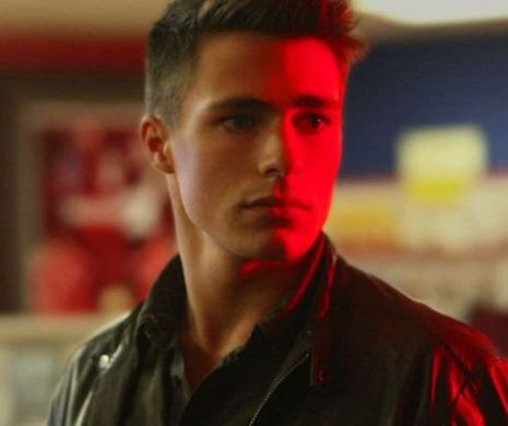 Starul din “Teen Wolf” confirmă zvonurile despre orientarea sa sexuală şi recunoaşte că este gay