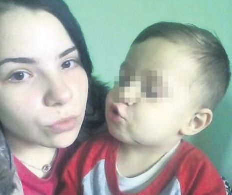 Victimă inocentă. Copilul „abandonat” într-un parc și salvat de Facebook s-a întors la mama sa