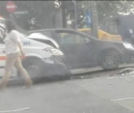 ACCIDENT RUTIER: o AMBULANŢĂ şi un autoturism s-au ciocnit în Capitală în această DUPĂ-AMIAZĂ