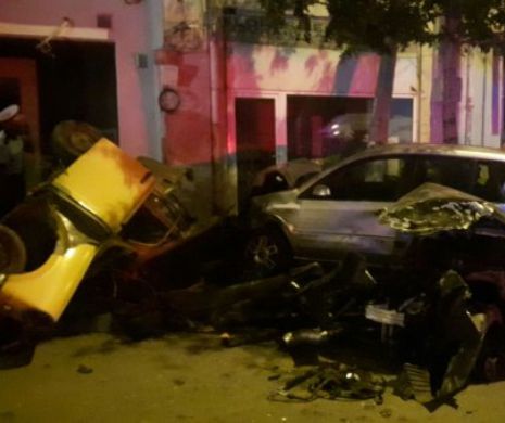 ACCIDENT TERIBIL în Bucureşti. Un şofer BEAT a făcut praf CINCI MAŞINI | FOTOGRAFII ŞOCANTE