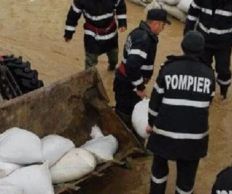 Caz REVOLTĂTOR în Comănești. Mai mulți bărbați AU FURAT sacii cu nisip puși contra INUNDAȚIILOR