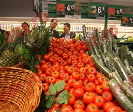 Cum se „umflă” de câteva ori la raft preţul produselor româneşti din supermarket