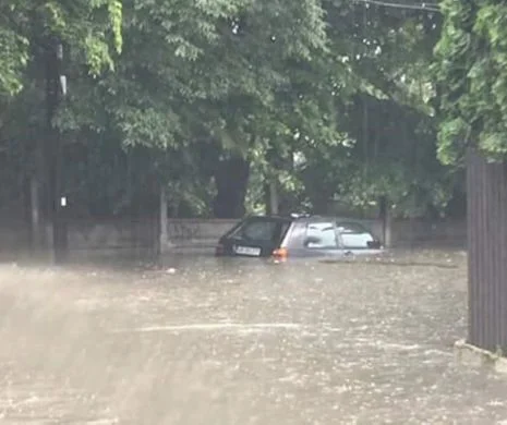 DN 1F Cluj - Zalău a fost INUNDAT. Se circulă cu mare greutate. Cluj Napoca aproape blocat din cauza ploilor abundente