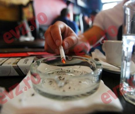 Fumătorii ar putea în curând să-şi aprindă o ţigară şi în spaţii închise. Senatorii au votat modificările aduse Legii antifumat