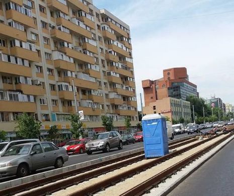 Inventivitate românească: WC în mijlocul străzii