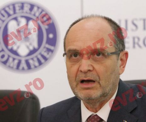 Ministrul Educaţiei, Adrian Curaj, visează la reintroducerea examenului la liceu