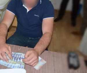 MITĂ la Vaslui. Un polițist de frontieră a refuzat o ȘPAGĂ „modică” pentru a „rezolva” un dosar penal