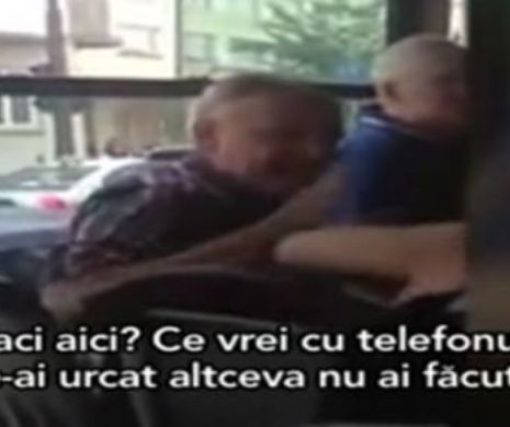 SCENE BRUTALE în autobuz. Un pensionar loveşte o tânără dintr-un motiv HALUCINANT | VIDEO