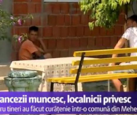 Atitudine specific românescă. Localnicii stau la cârciumă şi privesc cum francezii le curăţă satul