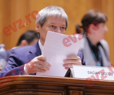 Cioloş, în Vietnam: 3200 de vietnamezi care au studiat în România pot contribui la reluarea relaţiilor de cooperare