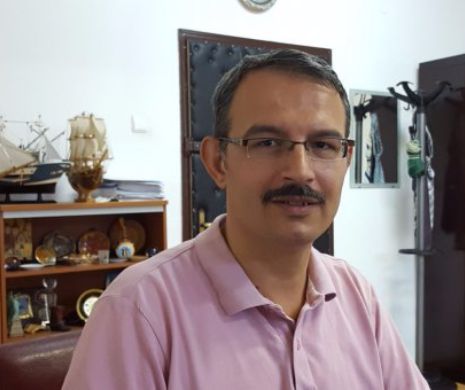 Directorul Liceului Internațional de Informatică, Mustafa Bedir : “Nu ne putem gândi să ne întoarcem în Turcia. Trecem printr-o perioadă nemaiîntâlnită”