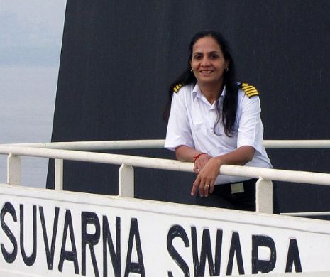 Marinarul anului 2016 pentru curaj excepțional. Femeia care a salvat șapte pescari naufragiați, pe valuri de peste zece metri și vânt de 60 de noduri