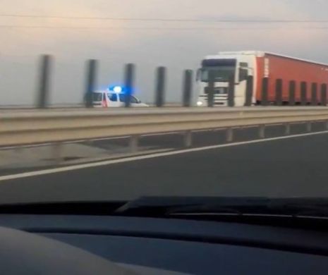 Mașină de poliție  filmată RULÂND PE CONTRASENS pe autostrada A1 I VIDEO