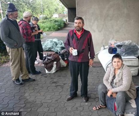 Presa britanică: O familie de 16 ROMI trăieşte sub un pod în LONDRA şi CERŞESC pe străzi pentru a-şi asigura traiul