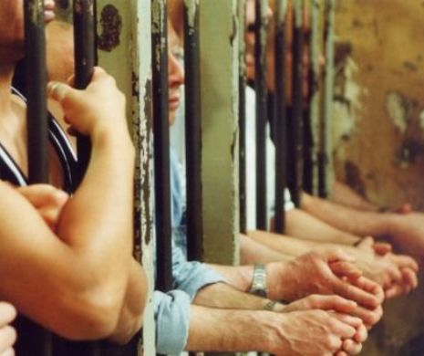 PROTESTE şi în Penitenciarul Botoşani! Deţinuţii au INCENDIAT materiale textile din CELULE