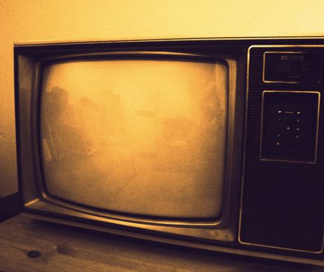ROMÂNIA SĂRACĂ: Numărul televizoarelor alb-negru și mașinilor de spălat neautomate, tot mai mare