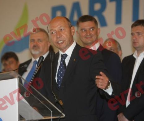 Scenariul lui Traian Băsescu pentru ca Dacian Cioloș să rămână premier la toamnă