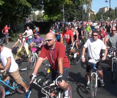 Sute de bicicliști au pedalat pentru a atrage atenția asupra celui mai agresiv cancer de piele