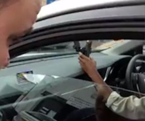 Un şofer de taxi refuză un client NEVĂZĂTOR dintr-un motiv scandalos | VIDEO