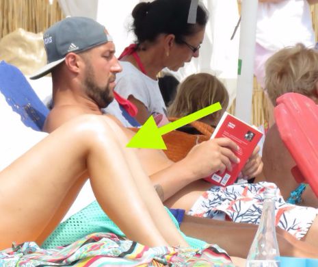 Acest bărbat citea o carte pe șezlong la Mamaia. A avut un ȘOC când a văzut ce DIVĂ de la noi făcea plajă în dreapta lui