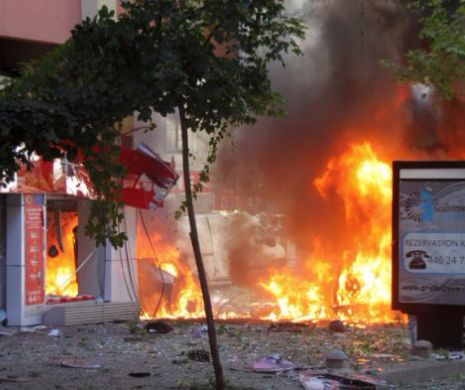 ANKARA ÎN STARE DE ȘOC. Un atentat cu MAȘINĂ-CAPCANĂ a provocat un adevărat CARNAGIU în estul Turciei