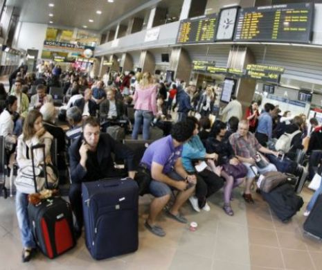 Aproape 150 de ROMÂNI sunt BLOCAŢI într-un AEROPORT din Madrid