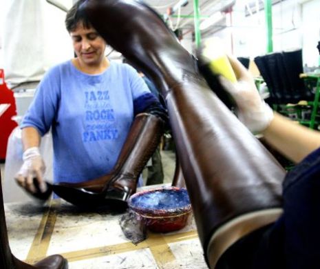 Celebrii pantofi italieneşti sunt, de fapt, produşi de românce. 29 de milioane de perechi ajung anual în Italia
