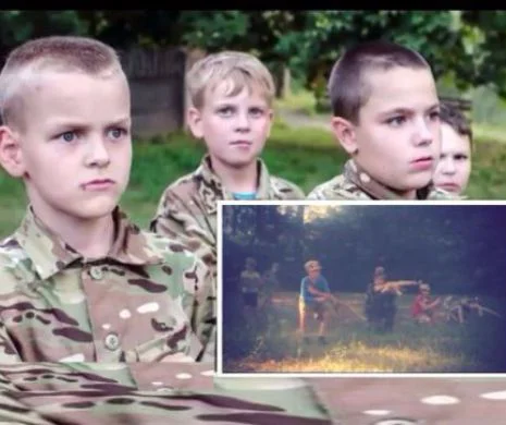 Copii ANTRENAȚI pentru RĂZBOI în Ucraina. Imagini ȘOCANTE cu minorii care se târăsc prin noroi și învață să tragă cu ARME Ak-47, surprinse într-o TABĂRĂ specială | VIDEO